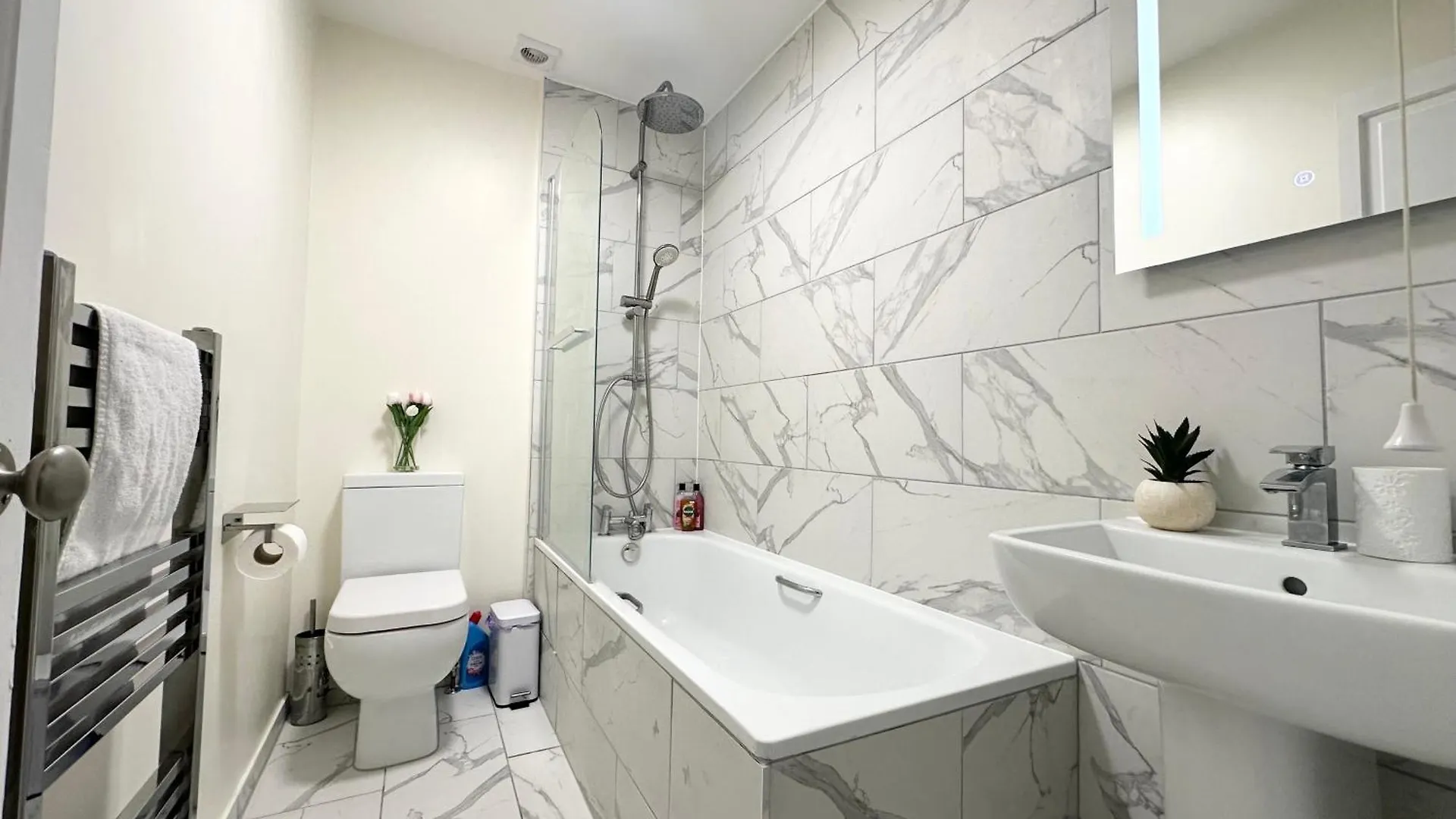 The Bournemouth Hideaway - Beautiful Central Flat - 10 Mins Walk To Beach - Brought To You By Coastline Retreats בריטניה