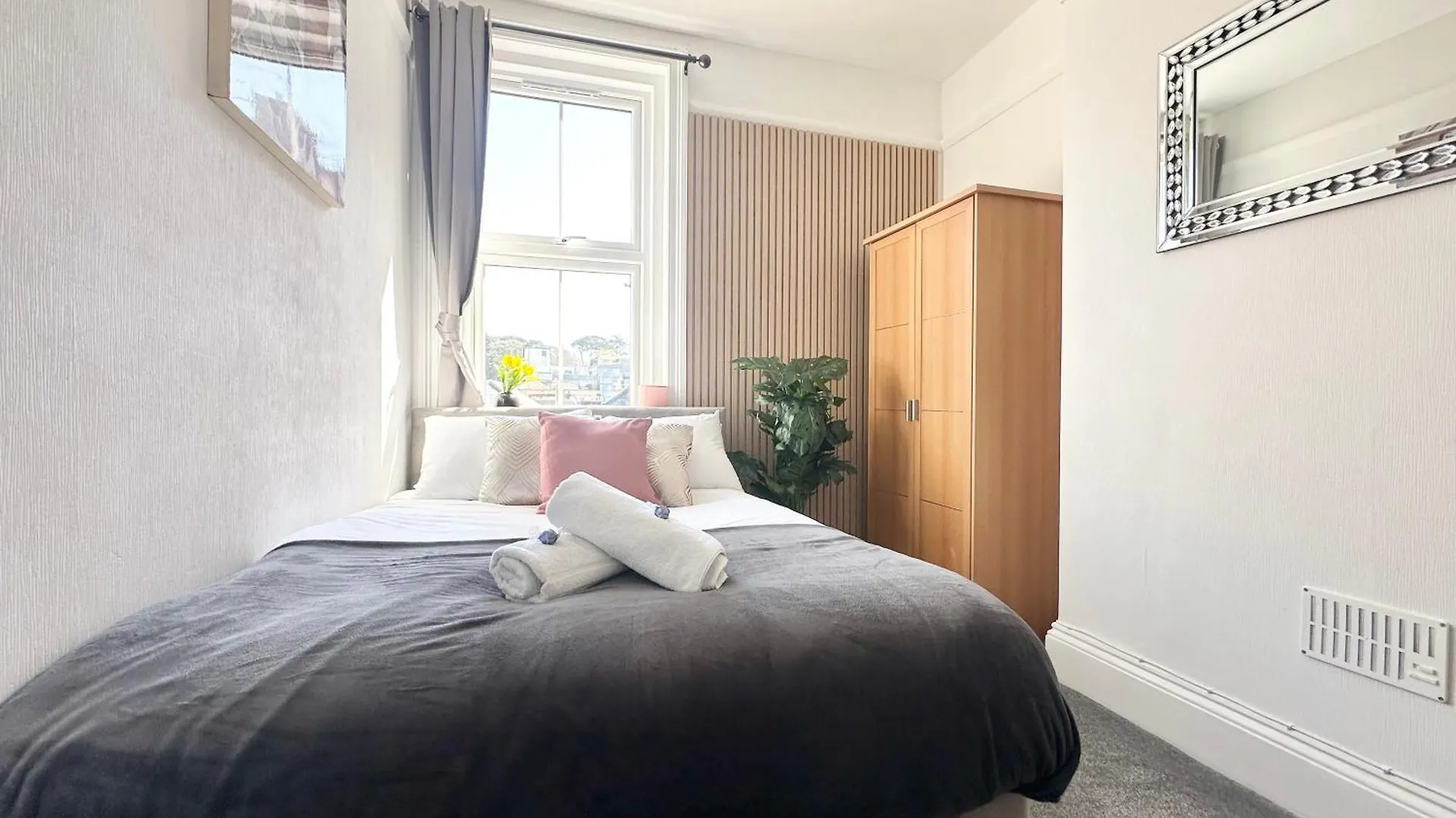 The Bournemouth Hideaway - Beautiful Central Flat - 10 Mins Walk To Beach - Brought To You By Coastline Retreats