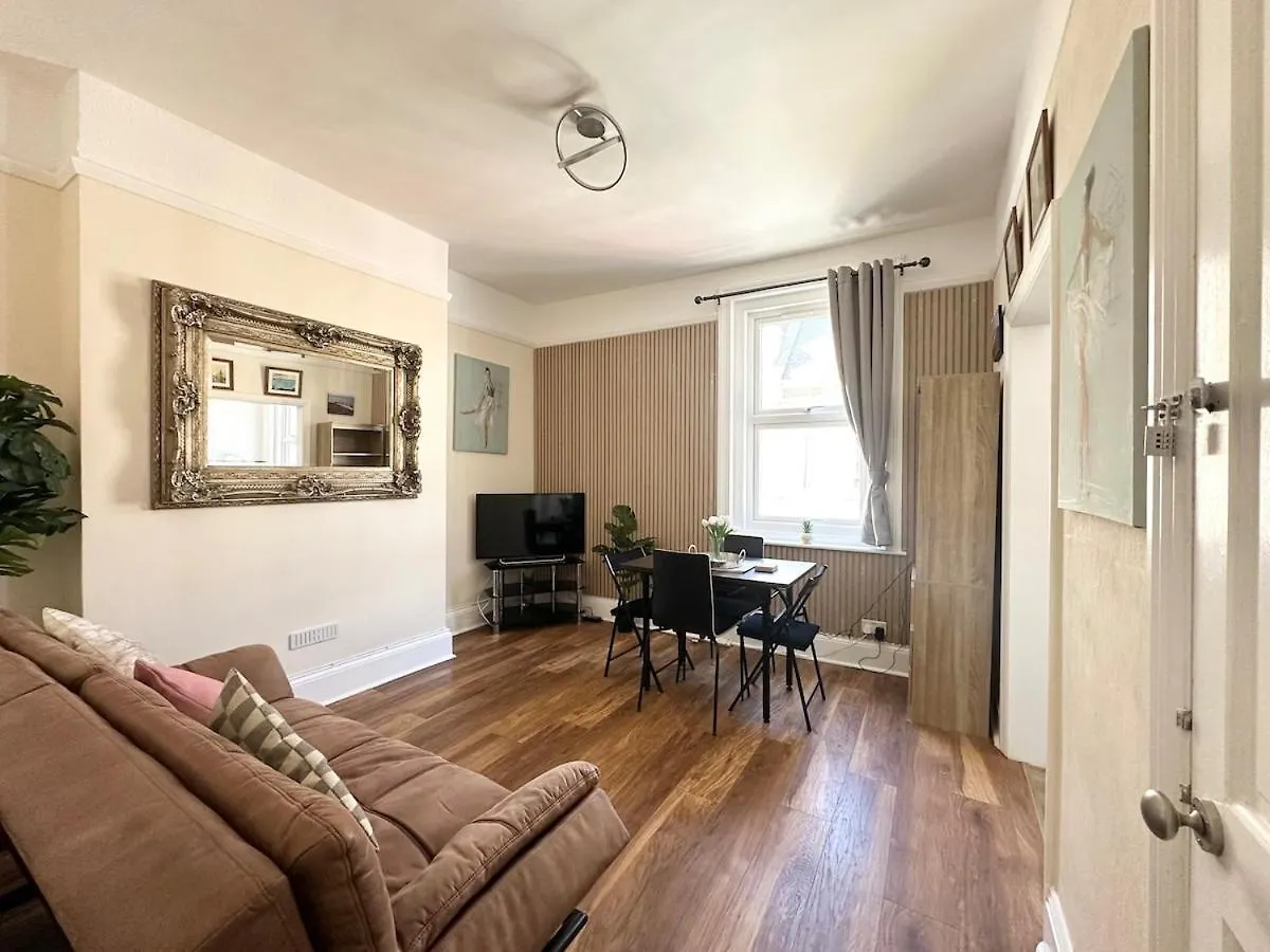 The Bournemouth Hideaway - Beautiful Central Flat - 10 Mins Walk To Beach - Brought To You By Coastline Retreats Großbritannien