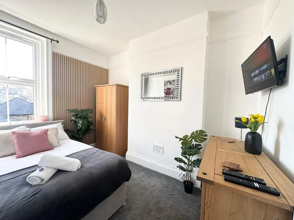 The Bournemouth Hideaway - Beautiful Central Flat - 10 Mins Walk To Beach - Brought To You By Coastline Retreats 0*,  Großbritannien
