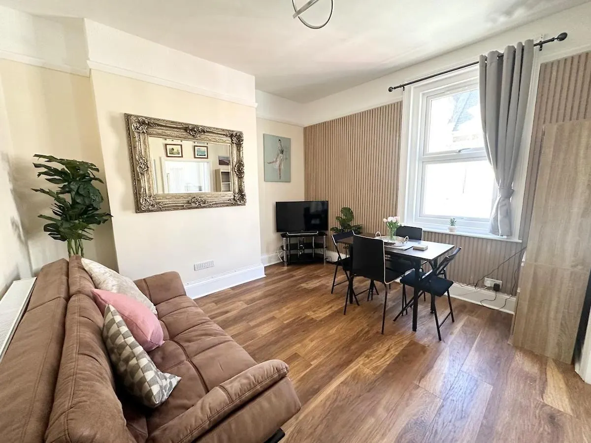 The Bournemouth Hideaway - Beautiful Central Flat - 10 Mins Walk To Beach - Brought To You By Coastline Retreats Apartment