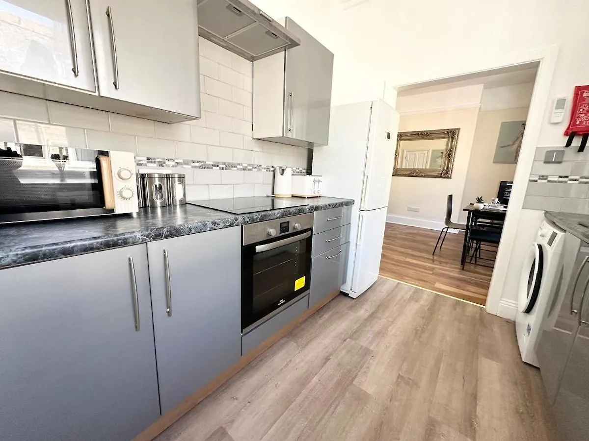The Bournemouth Hideaway - Beautiful Central Flat - 10 Mins Walk To Beach - Brought To You By Coastline Retreats